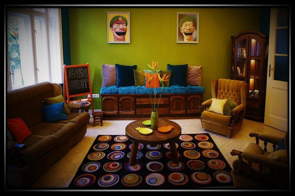 Happy Colours In Old Town Apartment Kecskemet Bagian luar foto