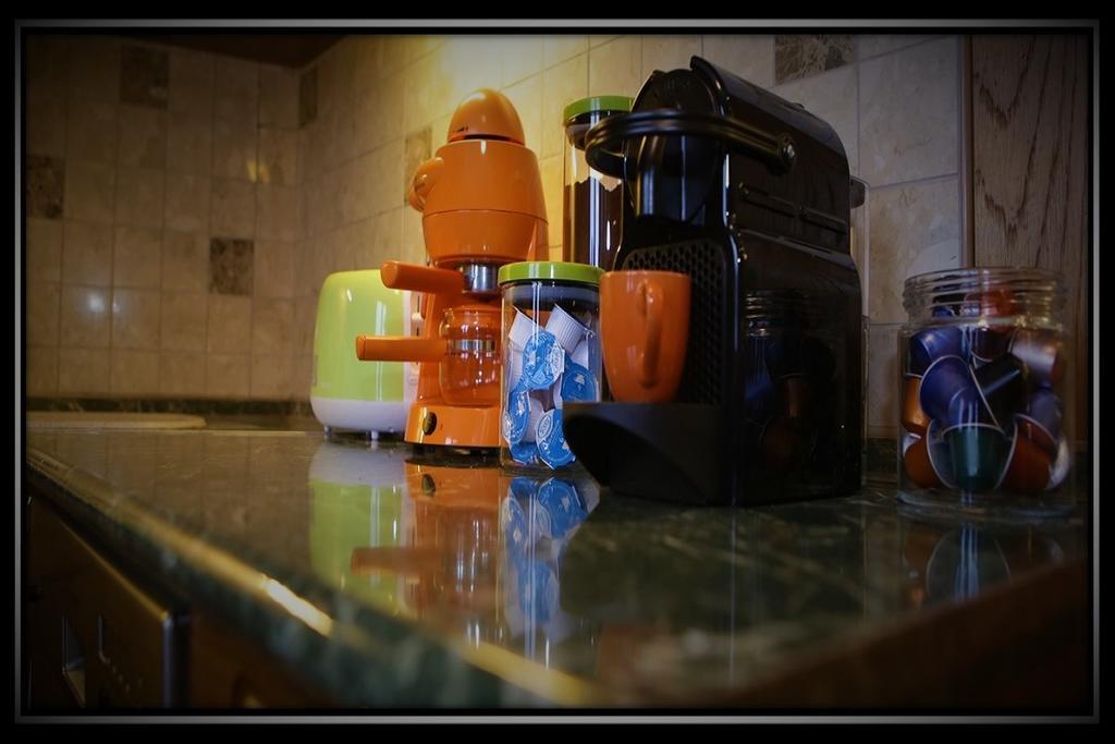 Happy Colours In Old Town Apartment Kecskemet Bagian luar foto